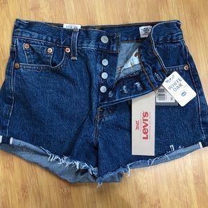 BRAND NEW Levi high rise shorts